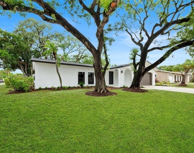679 Sw 17th Court - Photo Thumbnail 17