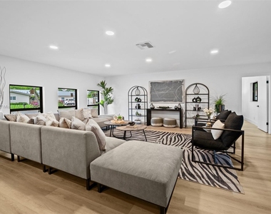 679 Sw 17th Court - Photo Thumbnail 1