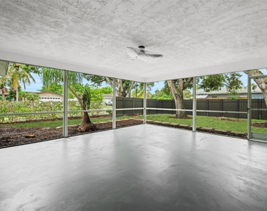 679 Sw 17th Court - Photo Thumbnail 16