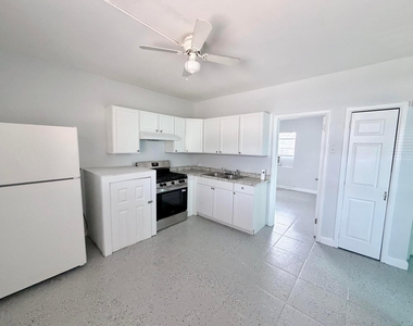 1007 N Tamarind Avenue - Photo Thumbnail 1