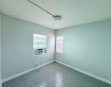 1007 N Tamarind Avenue - Photo Thumbnail 9