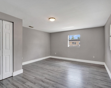 8224 Nw 1st Place - Photo Thumbnail 15