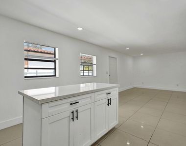 8224 Nw 1st Place - Photo Thumbnail 7