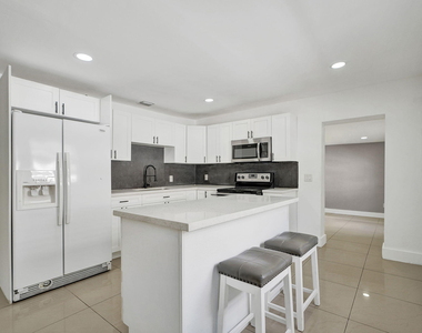 8224 Nw 1st Place - Photo Thumbnail 4