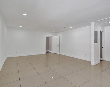 8224 Nw 1st Place - Photo Thumbnail 8