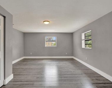 8224 Nw 1st Place - Photo Thumbnail 14