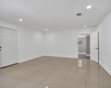 8224 Nw 1st Place - Photo Thumbnail 9