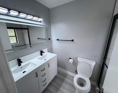 11001 Royal Palm Boulevard - Photo Thumbnail 7