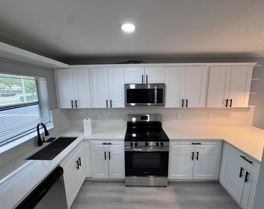 11001 Royal Palm Boulevard - Photo Thumbnail 3