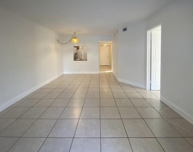 9000 Nw 28th Drive - Photo Thumbnail 3