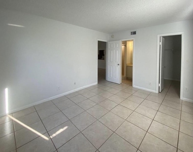 9000 Nw 28th Drive - Photo Thumbnail 12