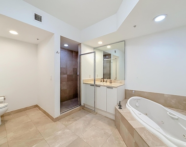 14951 Royal Oaks Lane - Photo Thumbnail 10