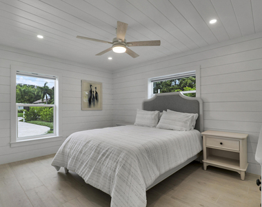 2443 E Edgewater Drive - Photo Thumbnail 36