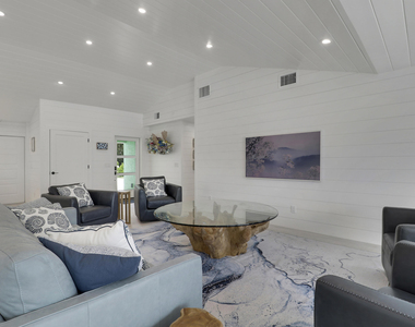 2443 E Edgewater Drive - Photo Thumbnail 10
