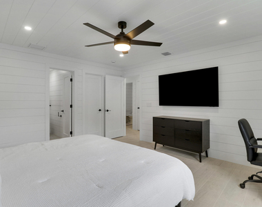 2443 E Edgewater Drive - Photo Thumbnail 40