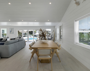 2443 E Edgewater Drive - Photo Thumbnail 24