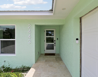 2443 E Edgewater Drive - Photo Thumbnail 6