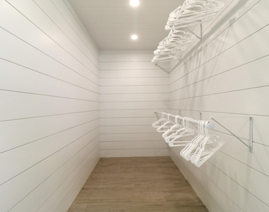 2443 E Edgewater Drive - Photo Thumbnail 47