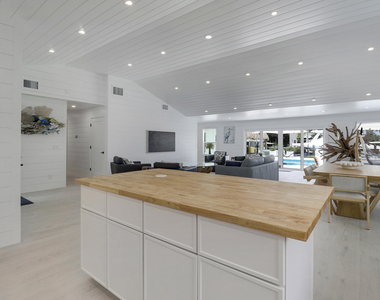 2443 E Edgewater Drive - Photo Thumbnail 23