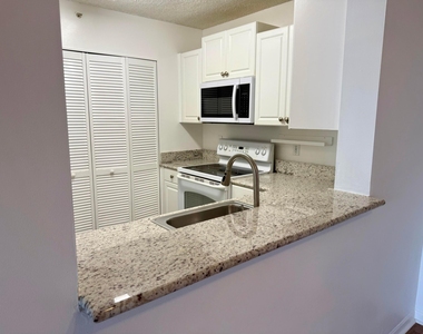 1450 Se 3rd Avenue - Photo Thumbnail 2