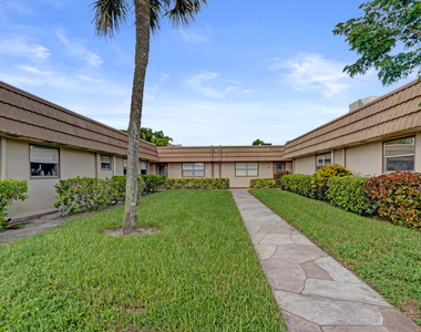 338 Seville O - Photo Thumbnail 44