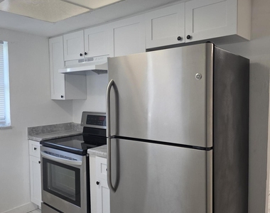 2131 Nw 26th Avenue - Photo Thumbnail 2