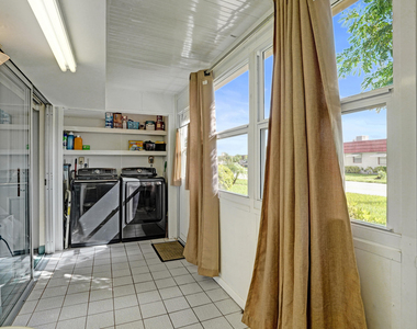 338 Seville O - Photo Thumbnail 36