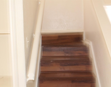 9809 Walnut Street - Photo Thumbnail 7