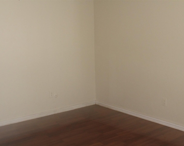 9809 Walnut Street - Photo Thumbnail 3