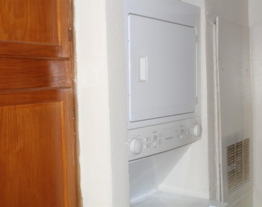 9809 Walnut Street - Photo Thumbnail 4
