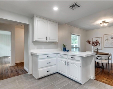 1323 Engle Avenue - Photo Thumbnail 9