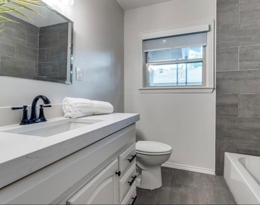 1323 Engle Avenue - Photo Thumbnail 14