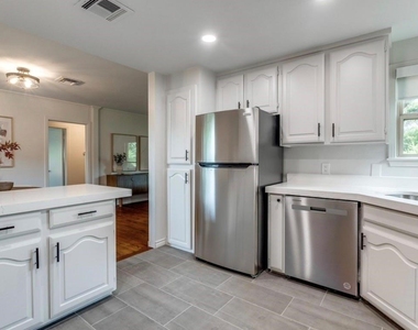 1323 Engle Avenue - Photo Thumbnail 6