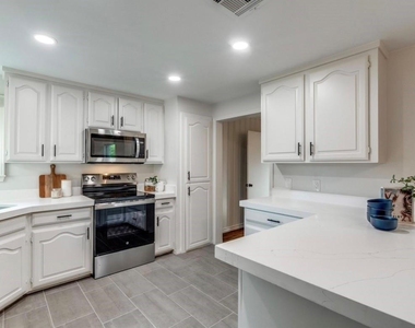 1323 Engle Avenue - Photo Thumbnail 8