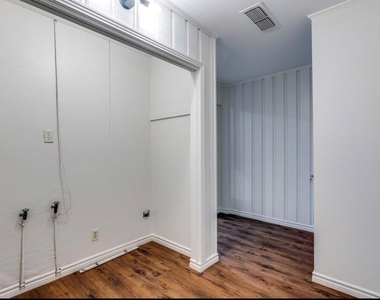 1323 Engle Avenue - Photo Thumbnail 15