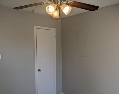 5124 Sears Drive - Photo Thumbnail 9