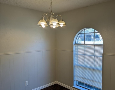 5124 Sears Drive - Photo Thumbnail 7
