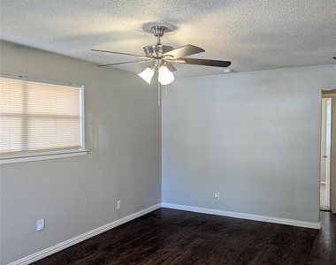 5124 Sears Drive - Photo Thumbnail 3