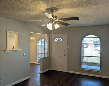 5124 Sears Drive - Photo Thumbnail 2