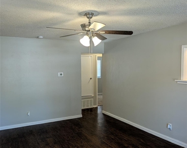5124 Sears Drive - Photo Thumbnail 5