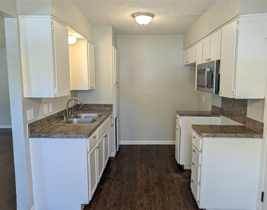 5124 Sears Drive - Photo Thumbnail 6