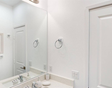 3235 Dallas Street - Photo Thumbnail 12