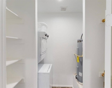 3235 Dallas Street - Photo Thumbnail 7