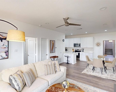 3235 Dallas Street - Photo Thumbnail 4