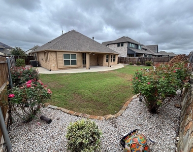 1104 Canterbury Lane - Photo Thumbnail 34
