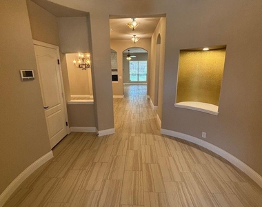 1104 Canterbury Lane - Photo Thumbnail 13