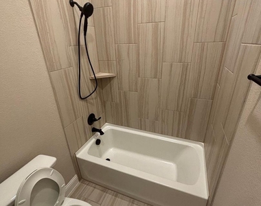 1104 Canterbury Lane - Photo Thumbnail 8