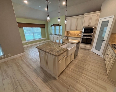 1104 Canterbury Lane - Photo Thumbnail 20