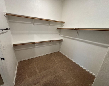 1104 Canterbury Lane - Photo Thumbnail 27