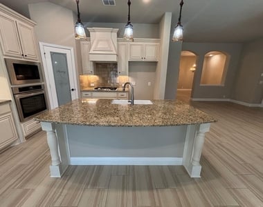1104 Canterbury Lane - Photo Thumbnail 18